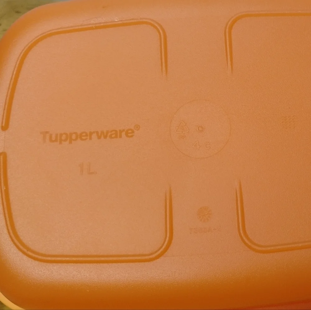 New Tupperware Orange Vent and Serve 1 Liter Container